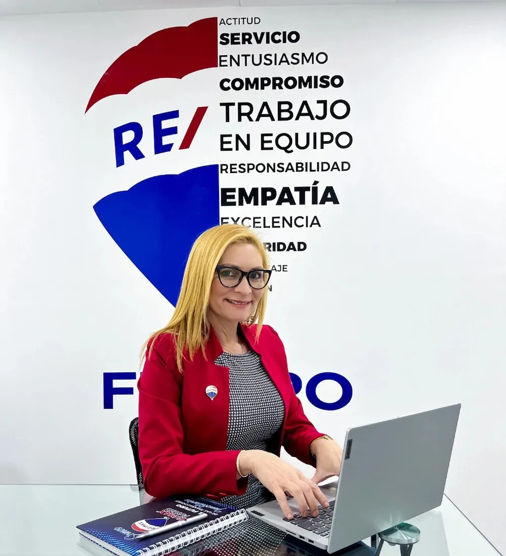 Asesora inmobiliaria Profesional Joselina Parra de Remax Futuro en acción, mostrando su experiencia y compromiso con los clientes.